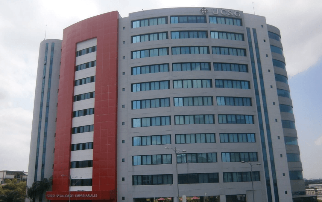 Fiscalización de la Construcción de Edificio para la Facultad de Especialidades Empresariales (UCSG)